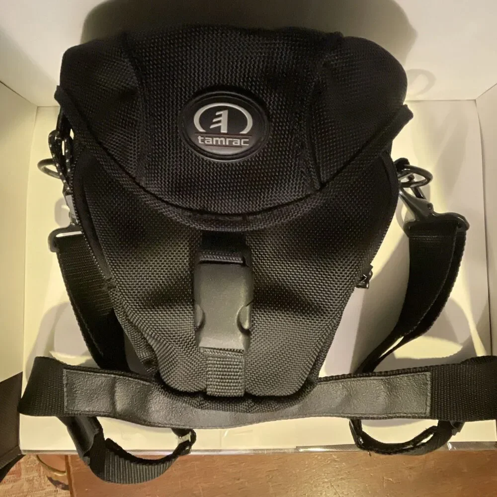 Tamrac Camera Bag Black 5683 SLR DSLR Adjustable Strap Pockets Handle Mint Cond